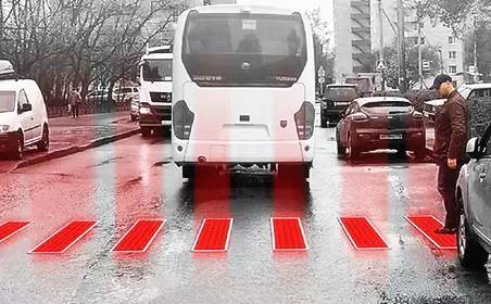 圖6 會(huì)變色的斑馬線