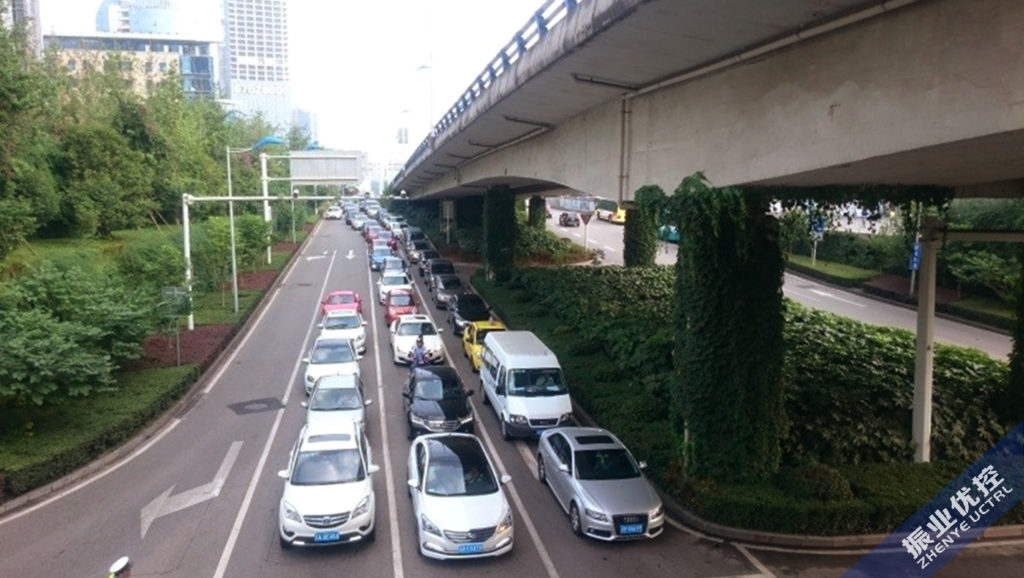 圖4 優(yōu)化前南進(jìn)口左轉(zhuǎn)車(chē)輛阻擋掉頭車(chē)輛