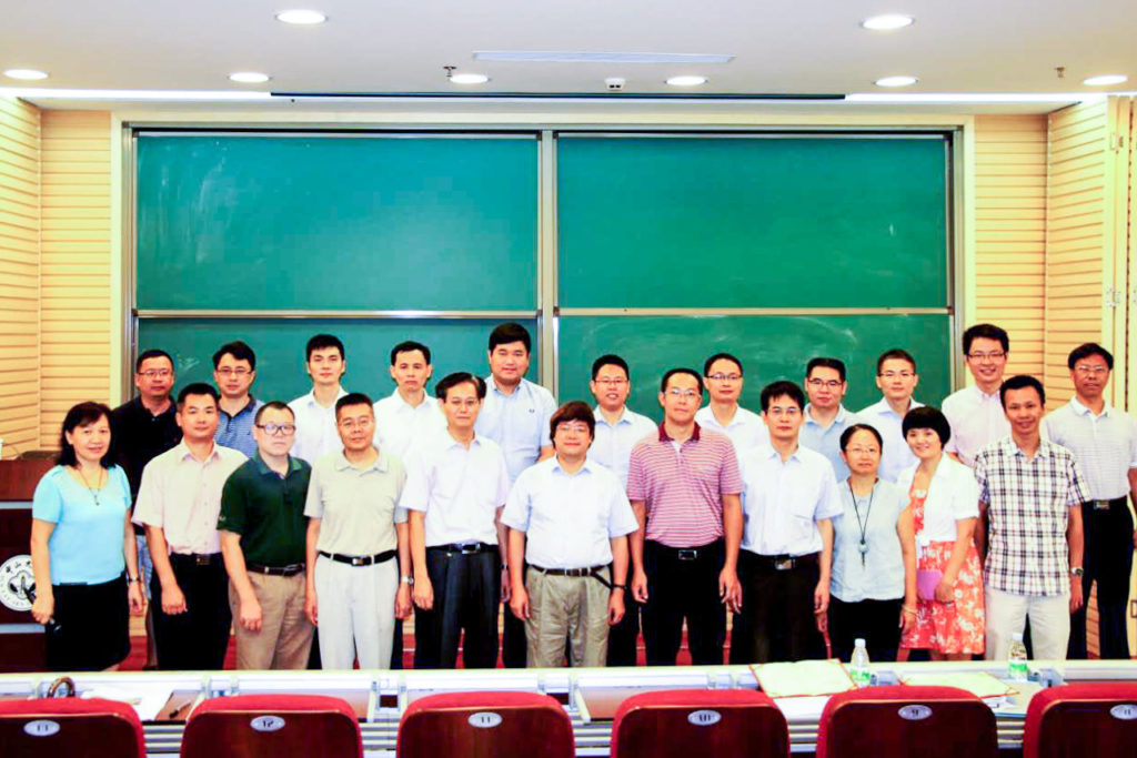 圖1 受聘行業(yè)導(dǎo)師與中山大學(xué)領(lǐng)導(dǎo)合影留念