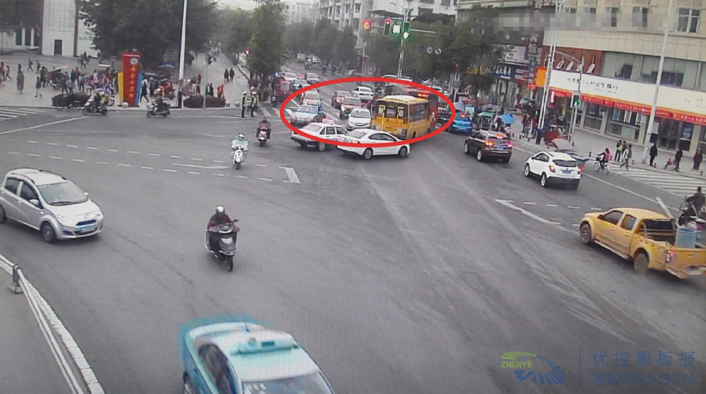 圖3 東進(jìn)口左轉(zhuǎn)尾車與南進(jìn)口直行沖突