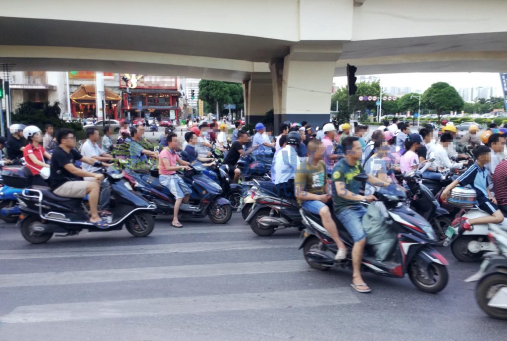 圖3 非機(jī)動車占用斑馬線區(qū)域停車