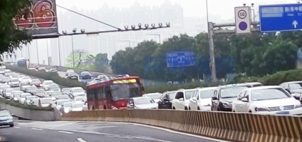 圖3 星光大橋下橋處于高峰期排隊(duì)情況圖