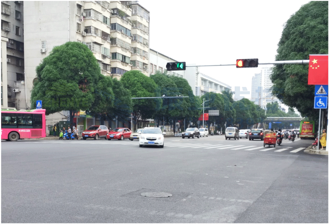 圖4 高峰期西進(jìn)口車輛排隊(duì)較長