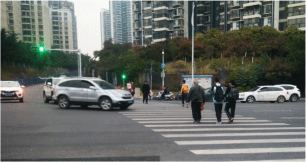 圖4 北進(jìn)口左轉(zhuǎn)車輛與東進(jìn)口行人沖突（優(yōu)化前）