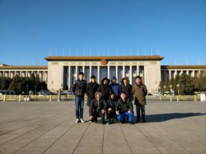 圖3 人民大會(huì)堂前合影