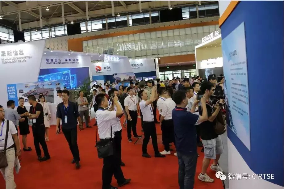 圖2 往屆博覽會現(xiàn)場圖（圖片來源于網(wǎng)絡(luò)）