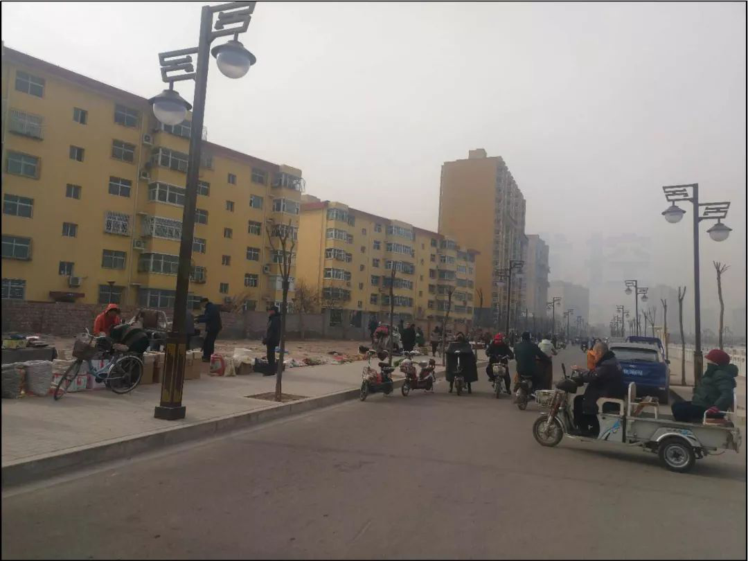 圖2 濱河路占道經(jīng)營現(xiàn)象嚴(yán)重