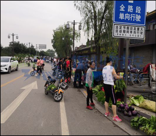 圖2 擺攤設(shè)點現(xiàn)象較多