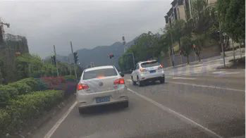 圖3 中德路口停車等待