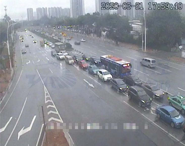 圖3 南進(jìn)口掉頭車輛排隊(duì)長,阻擋左轉(zhuǎn)車(優(yōu)化前)