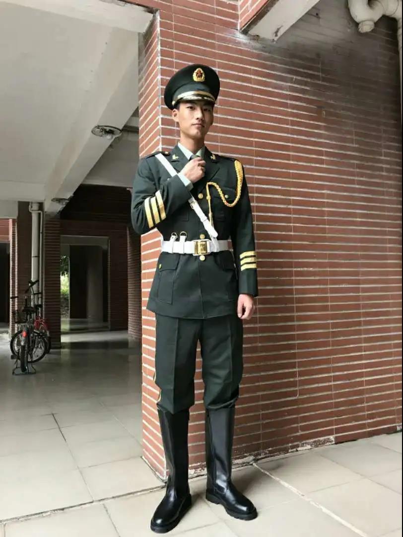 圖5 劉凱楓軍裝照