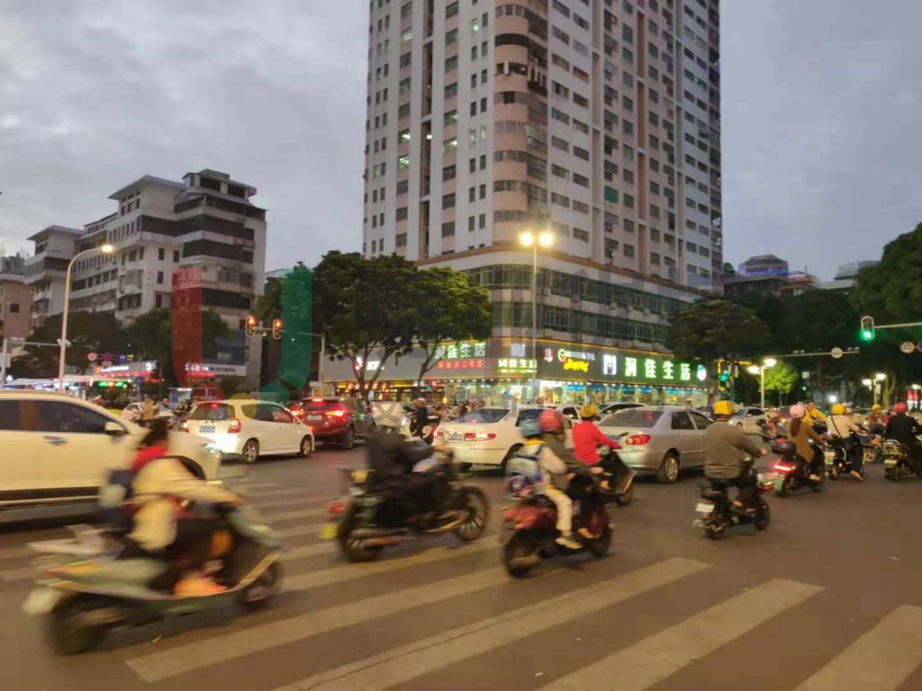 圖18 高峰時段路口交通秩序混亂