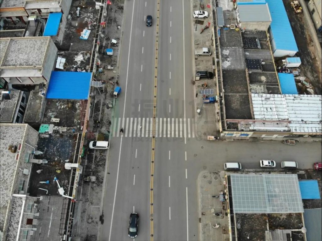 圖6 設中央護欄，并開人行道開口