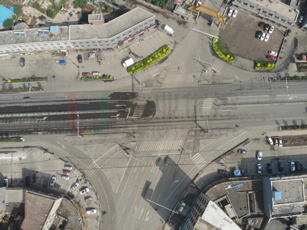 圖3 路口道路標(biāo)線較為模糊 非機(jī)動車道不明顯，容易混行