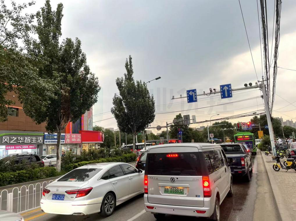 圖6 安裝車(chē)道指示牌