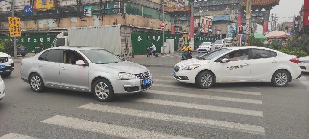 圖3 南北直行與左轉(zhuǎn)車(chē)輛沖突