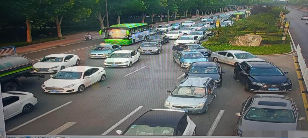 圖4 高峰期東進(jìn)口運(yùn)行情況（優(yōu)化前）