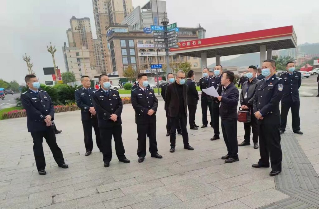 參會人員外出考察綠波帶協(xié)調(diào)效果