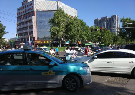 圖4 路口內(nèi)機非混行沖突