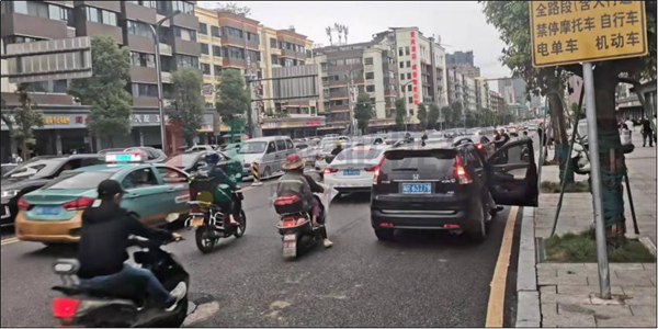 圖7 南出口車輛臨時(shí)?？坑绊懯疽鈭D