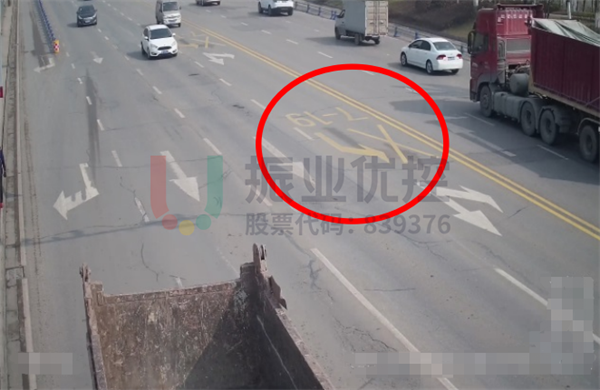 圖6 地面繪制禁左時段標(biāo)線(優(yōu)化后)