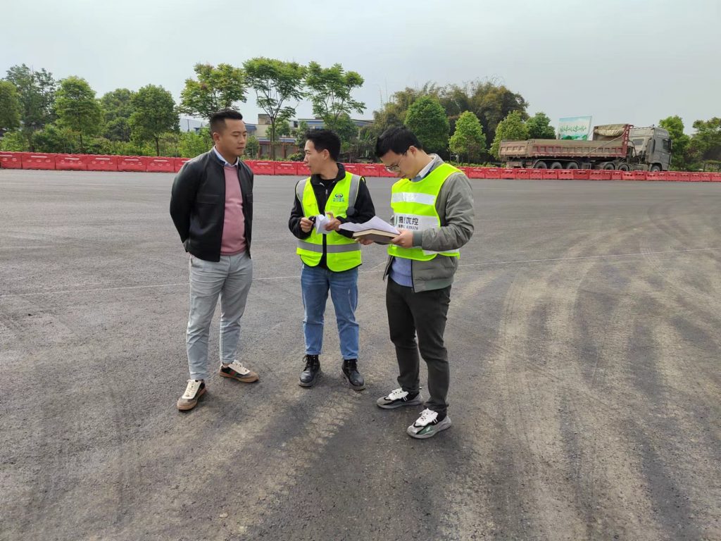 交通工程師外出調(diào)研